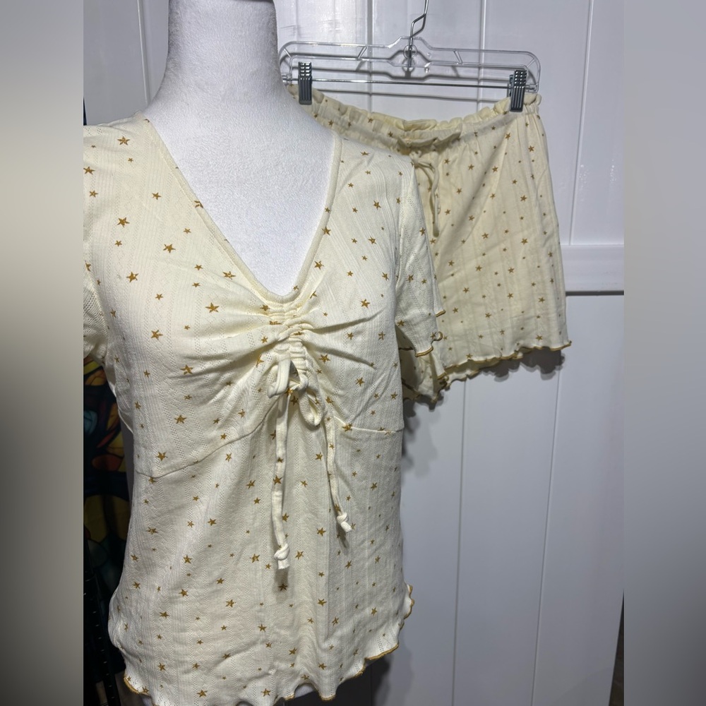 NWOT Hem & Thread cream and gold trim with stars pajama set